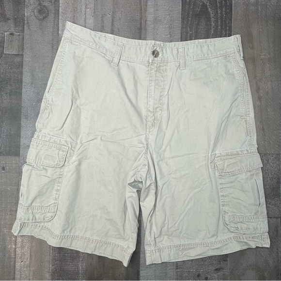 Eddie Bauer Khaki Cargo Short size 36 - Picture 8 of 13